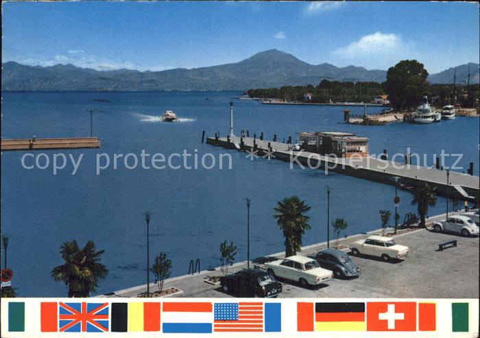 Lago di Garda il porto der Hafen Fahnen