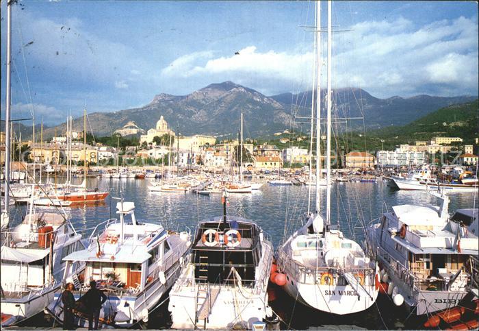 Loano Porto turistico Schiffe