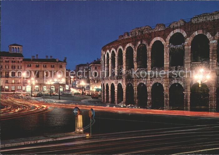 Verona Veneto Notturno di Piazza Bra con Arena