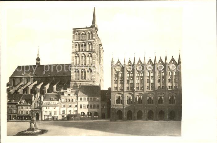 Stralsund Mecklenburg Vorpommern Marktplatz Rathaus Nikolaikirche