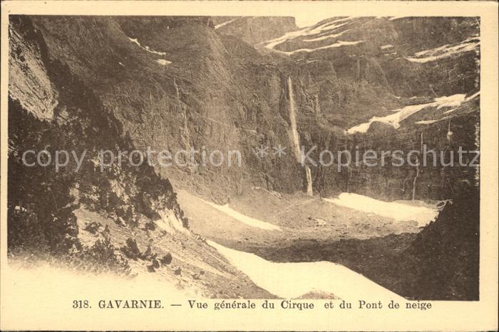 Gavarnie Hautes-Pyrenees Le Cirque Pont de neige Felsenkessel Na