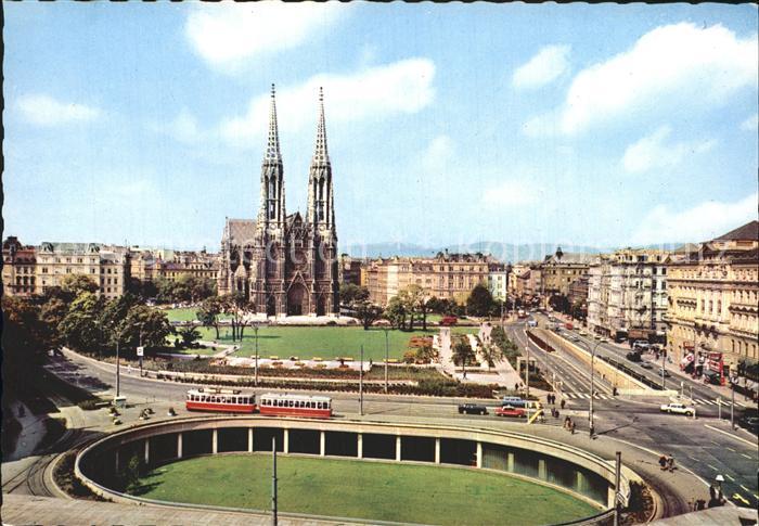 Wien Schottenpassage mit Votivkirche