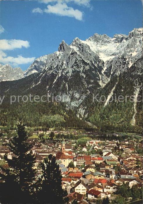 Mittenwald Bayern Hoehenluftkurort gegen Karwendelgebirge