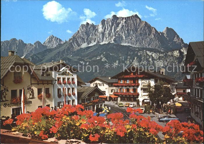 St Johann Tirol Ortspartie mit Blick zum Wilden Kaiser Kaisergebirge Blumen