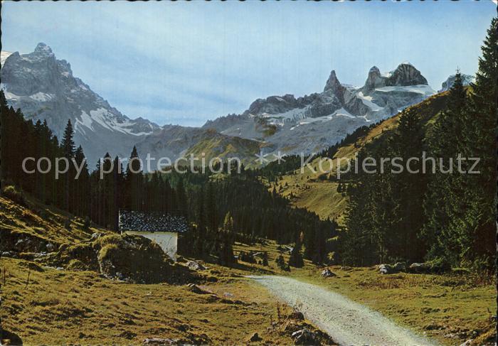Gauertal mit Sulzfluh 3 Tuerme Gebirgspanorama Raetikon