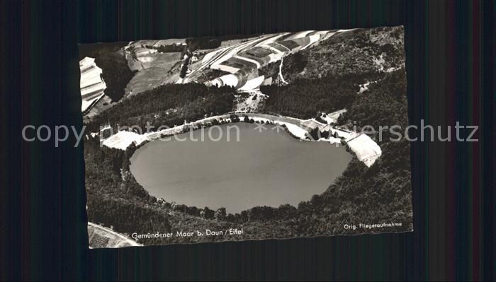 Daun Eifel Gemuendener Maar Fliegeraufnahme