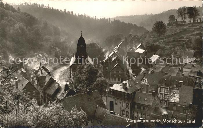 Monschau Montjoie NRW im Morgengrauen Kirche