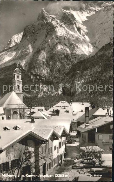 Mittenwald Karwendel Tirol Ortsansicht mit Kirche Karwendelspitzen Karwendelgebi