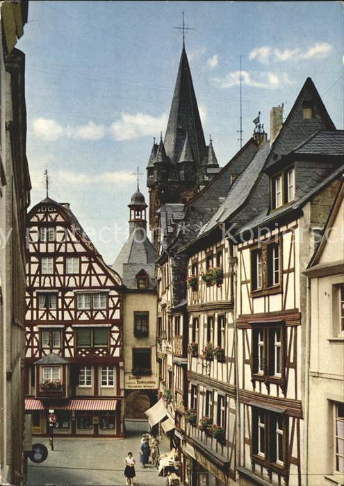 BERNKASTEL-KUES Berncastel Rheinland-Pfalz Roemerstrasse Fachwerkhaeuser