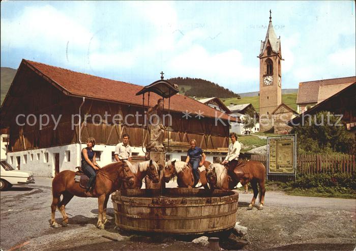 Serfaus Tirol Dorfpartie Brunnen Kirche Reiter Haflinger