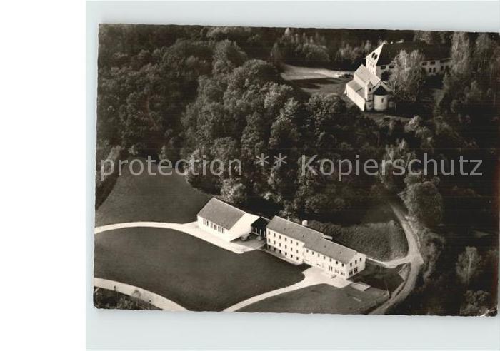 Erdweg Fliegeraufnahme Kirche und Haus Petersberg