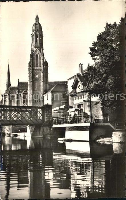 Saint-Laurent-sur-Sevre Paysage sur la Sevre Beffroi de la Basilique