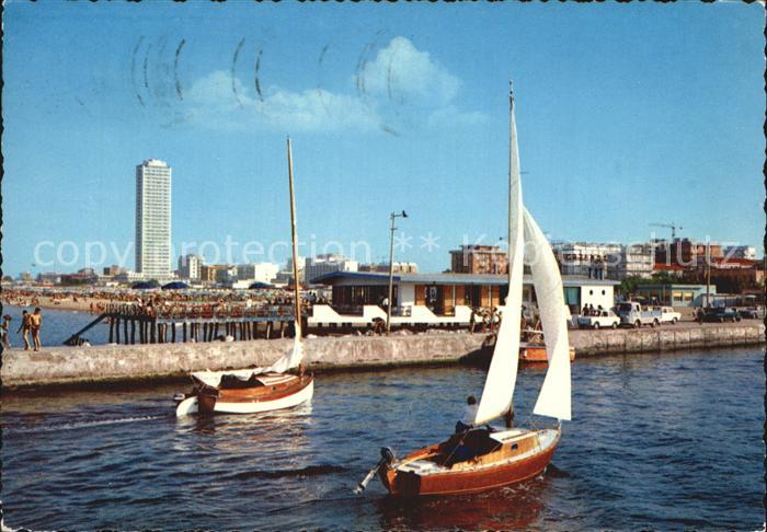 Cesenatico Segelboot Strand Hochhaus
