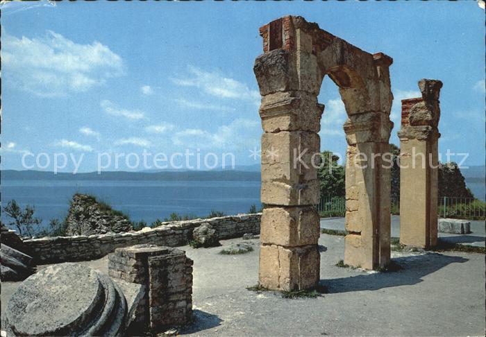 Sirmione Lago di Garda Grotten von Catulle Roemisches Landhaus