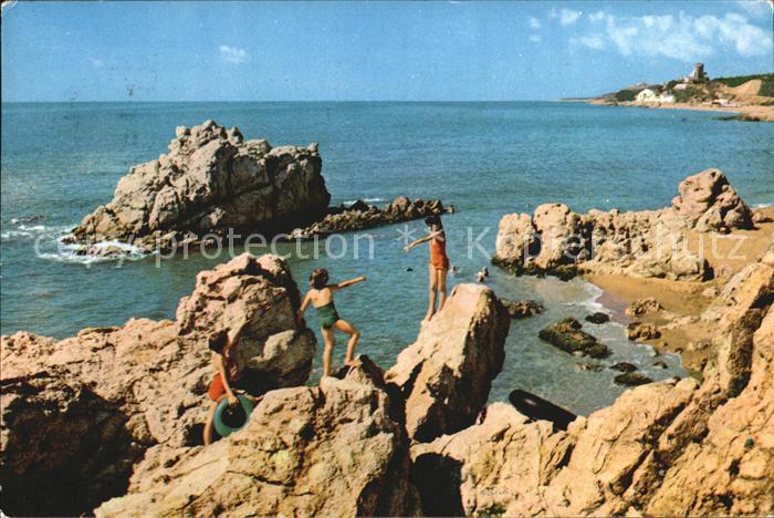 Calella Kinder am Meer Felsen