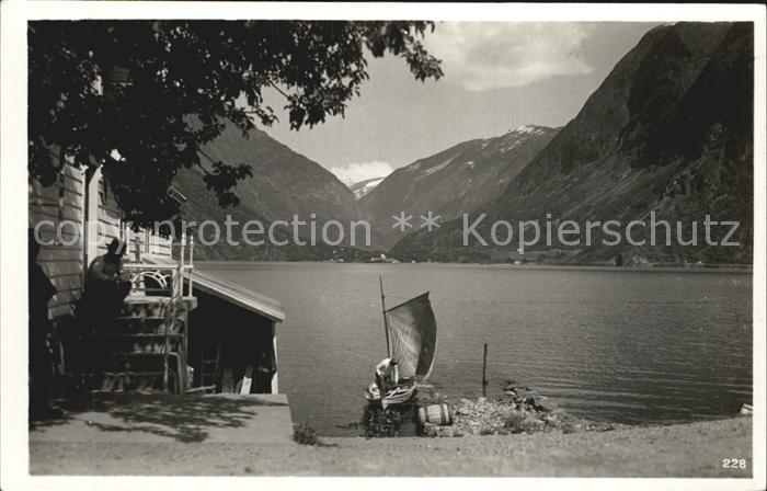 Norwegen Norge Idyll See Fischerboot