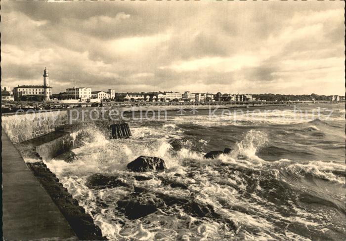 Warnemuende Ostseebad Blick Westmole zum Badestrand