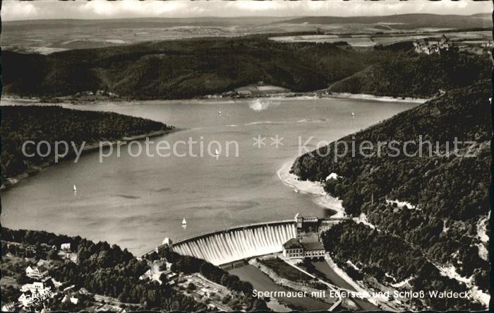 Edersee Sperrmauer mit Schloss Waldeck Fliegeraufnahme