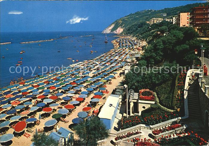 Gabicce Mare La spiaggia con il monte