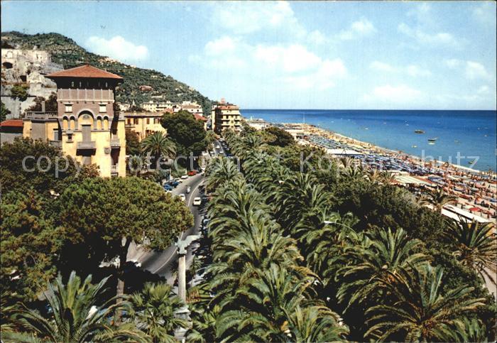 Finale Ligure Il viale delle palme