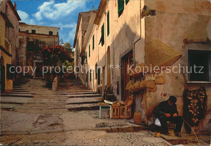 Marina di Campo Ortspartie mit Treppen