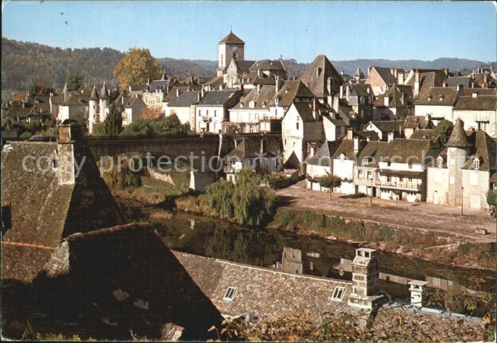 Argentat Quais au bord de la Dordogne