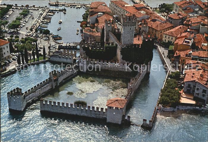 Sirmione Lago di Garda Fliegeraufnahme Lago di Garda Burg