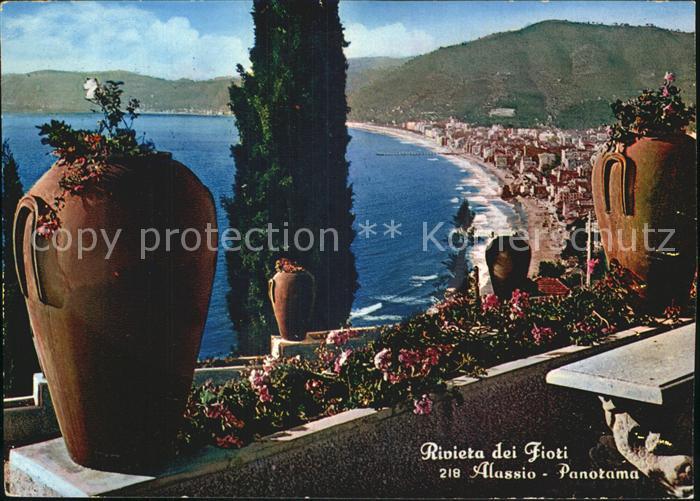 ALAssIO Savona Liguria IT Partie mit Strand