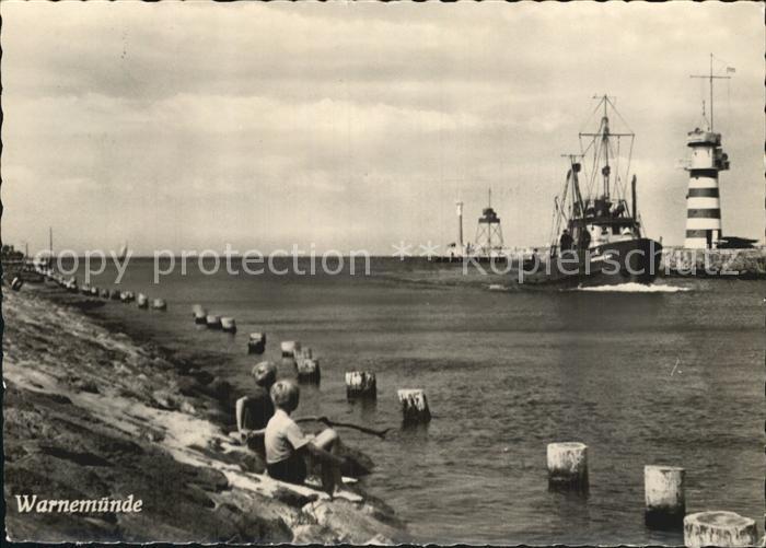 Warnemuende Ostseebad mit Leuchtturm