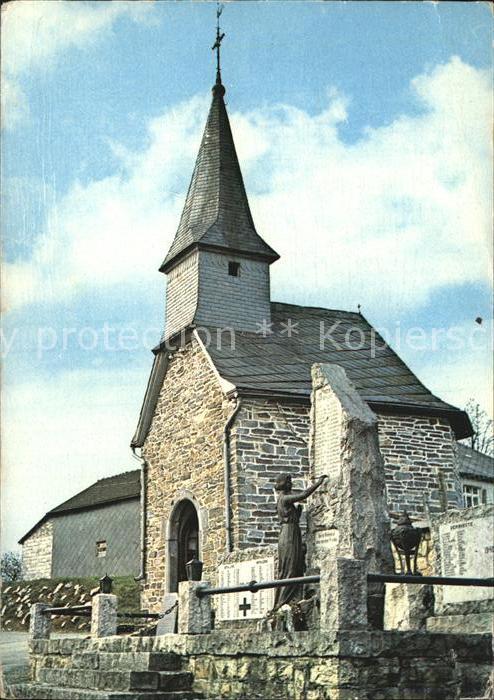 Recht Marienkapelle mit Kriegerdenkmal