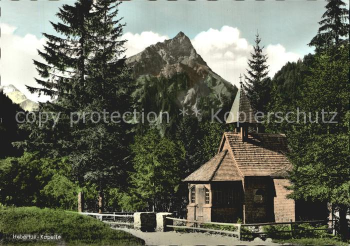 Fuessen Allgaeu Hubertus Kapelle mit Giebel Allgaeuer Alpen