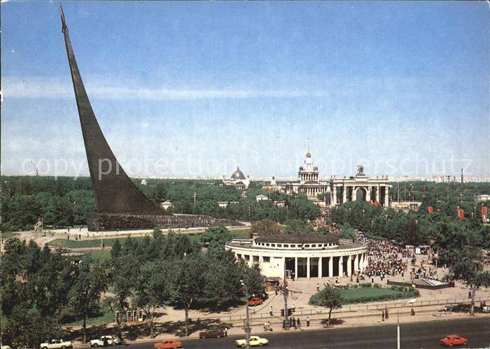 Moskau Moscou Monument fuer die Eroberer des Weltraums Ausstellung