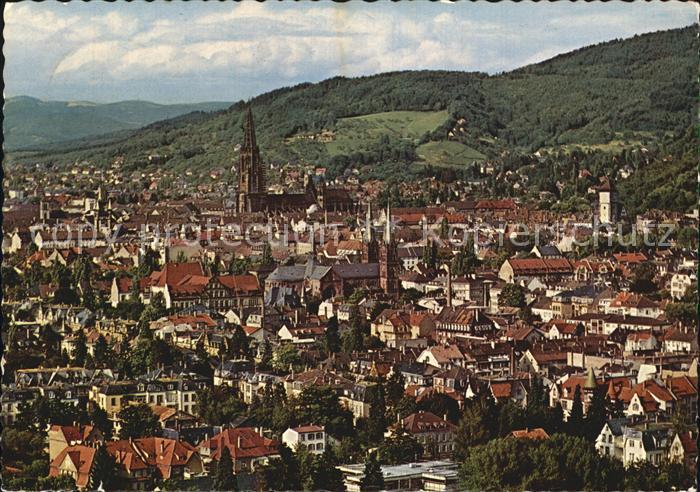 Freiburg Breisgau mit Blick zum Schlossberg und ins Elztal