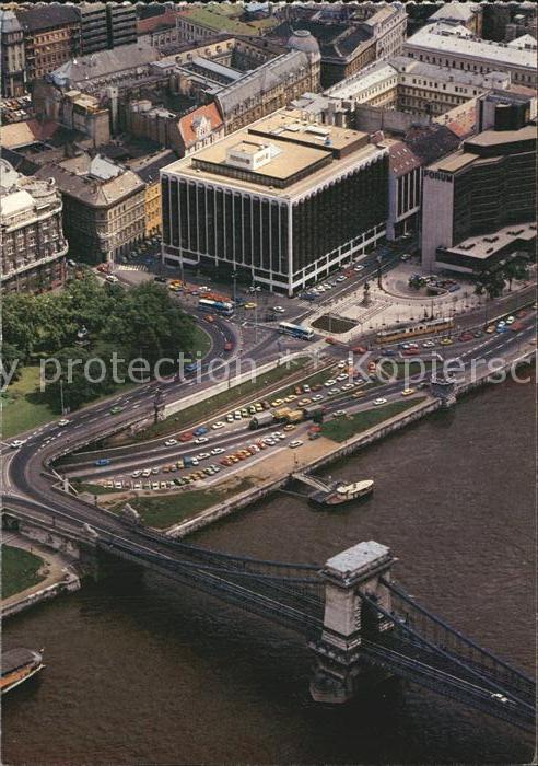 Budapest Friedensbruecke Donau Fliegeraufnahme