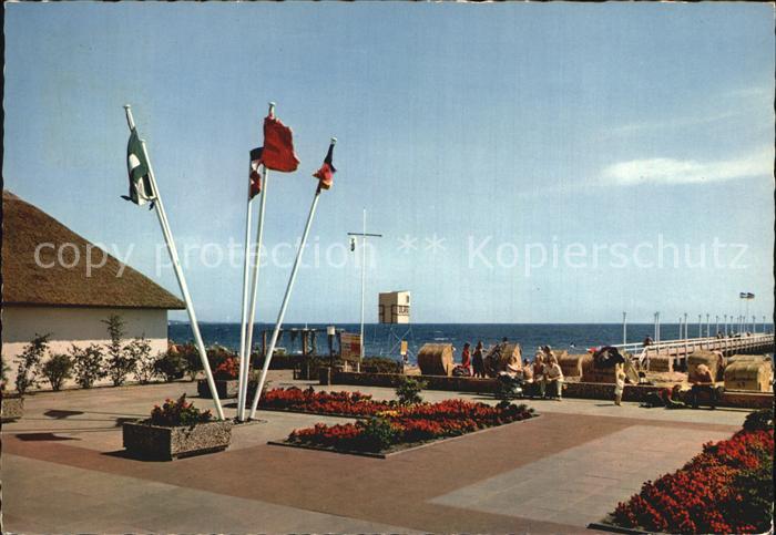Haffkrug Ostseebad Vor dem Kurpark Promenade Fahnen