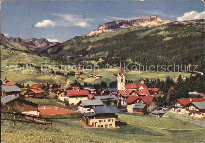 Riezlern Kleinwalsertal Vorarlberg Ortsansicht mit Kirche Schwarzwassertal Hoch