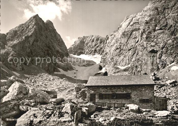 Blaueishuette Berchtesgaden Schutzhaus mit Blaueisspitze und Hochkalter Berchtes