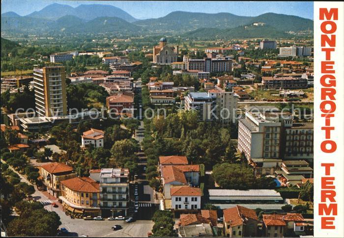 Montegrotto Terme Blick ueber die Stadt Terme Euganee