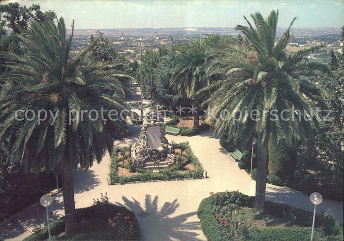 Cisternino Villa Comunale Park Denkmal Palmen