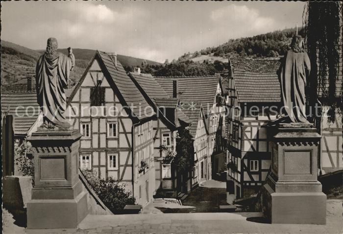Bad Orb Kirchgasse Statue Fachwerkhaeuser