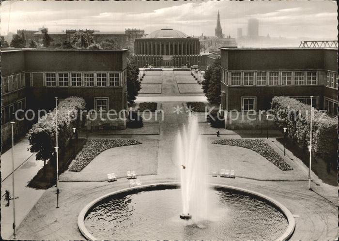 DuessELDORF  CITY Ehrenhof mit Planetarium Springbrunnen