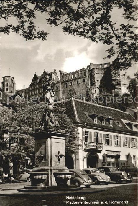 Heidelberg Neckar Madonnenbrunnen an dem Kornmarkt