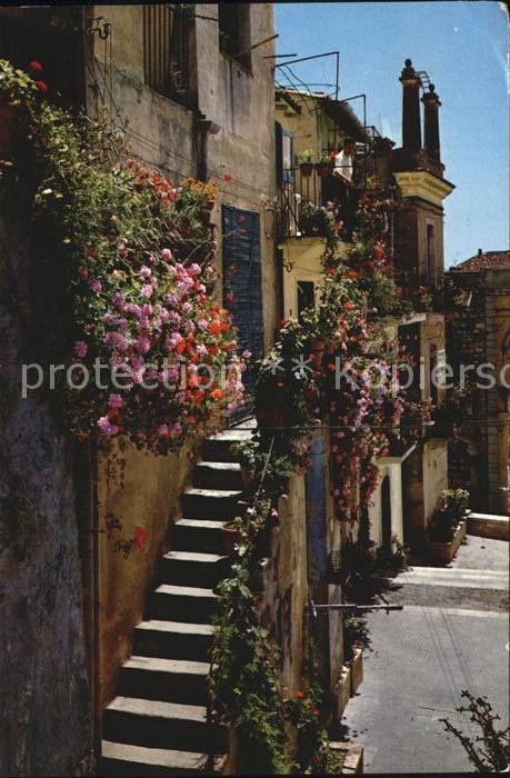 Taormina Sizilien Treppe in Bluetenpracht