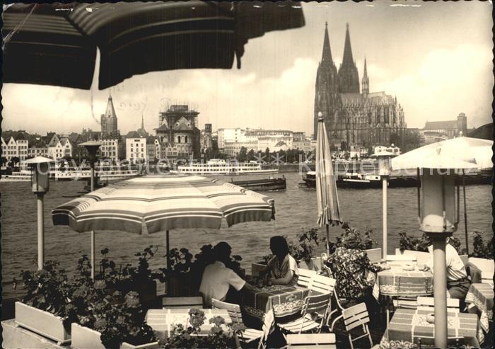 Koeln Rhein Rheinufer und Dom Blick von der Suenner Terrasse