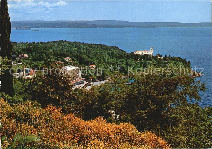 Trieste Baia di Grignano con il Castello di Miramare