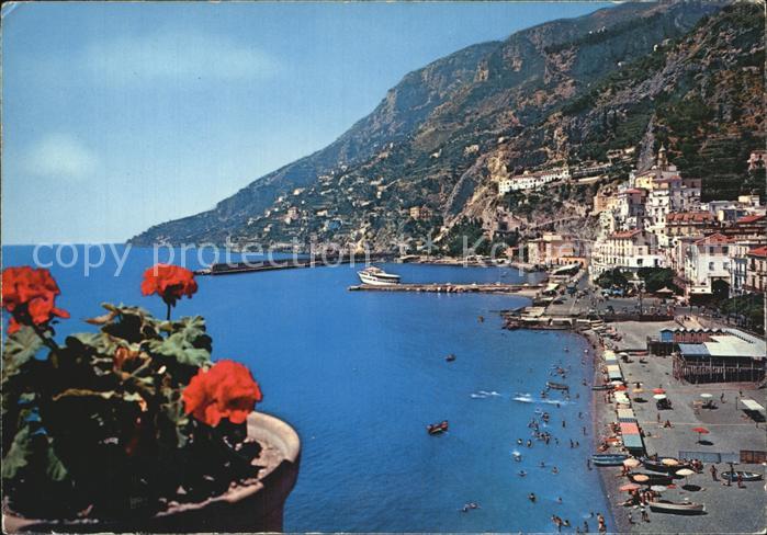 Amalfi La spiaggia ed il Porto