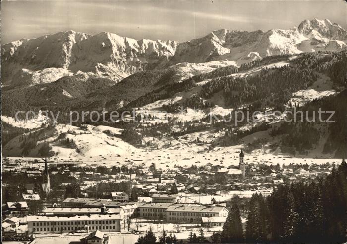 GARMISCH-PARTENKIRCHEN Bayern mit Wetterstein und Dreitorspitze