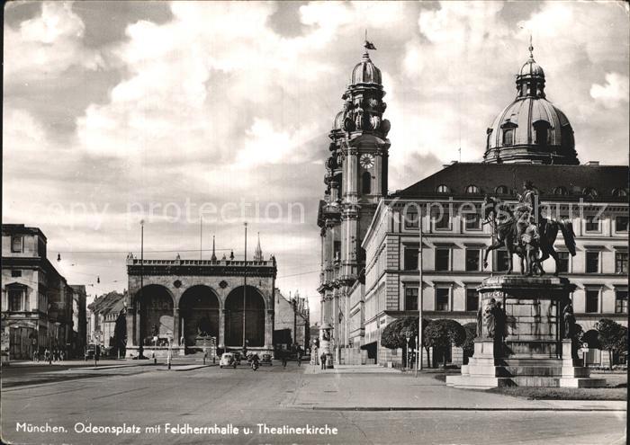 Muenchen Bayern Odeonsplatz mit Feldherrnhalle und Theatinerkirche