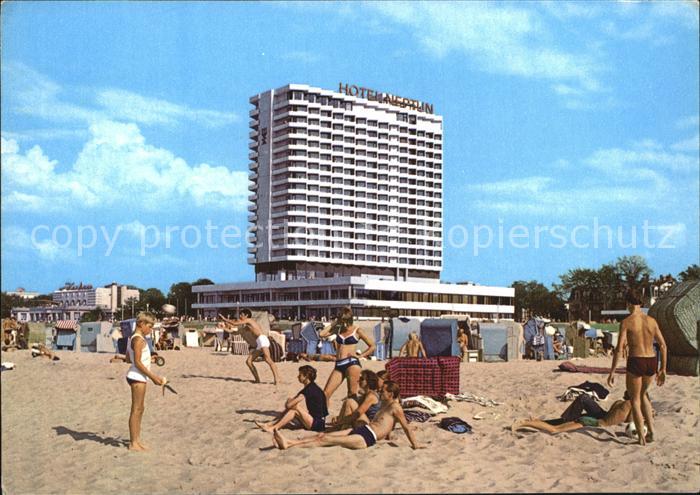 Warnemuende Ostseebad Strand mit Hotel Neptun