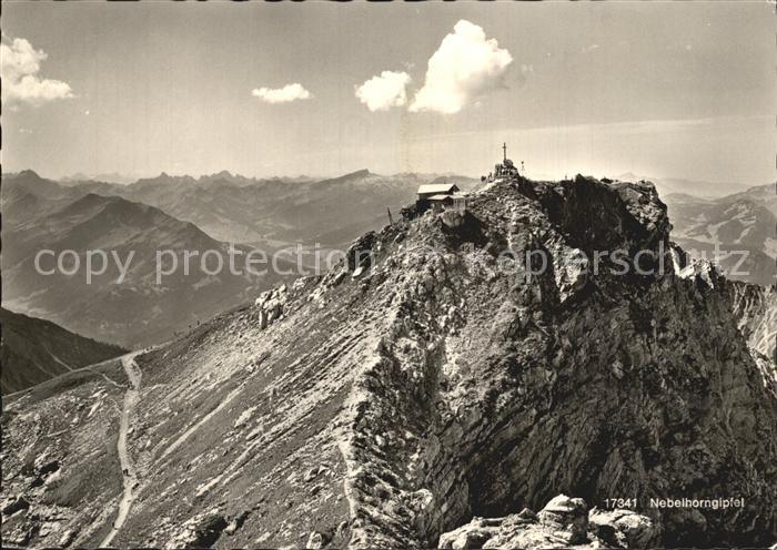 Nebelhorn Gipfel mit Gipfelhuette Oberstdorf
